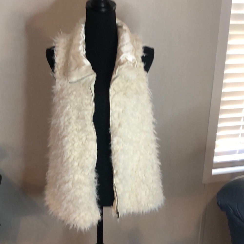 Bongo Fuzzy Cream Vest